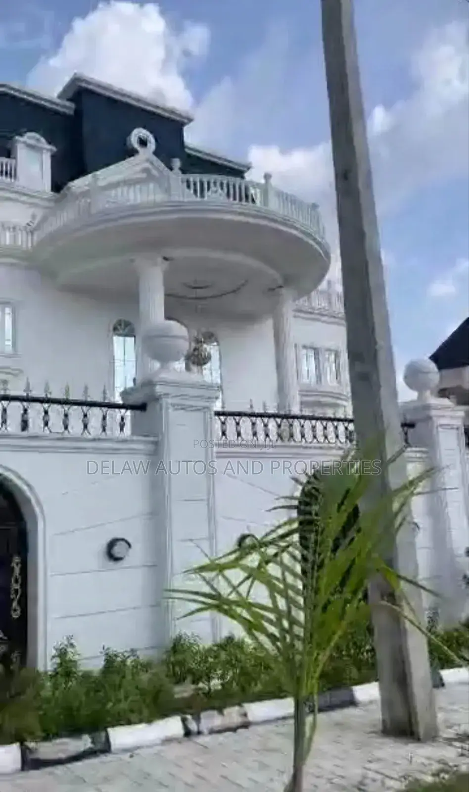 10bdrm Mansion in Guzape for sale in Guzape District