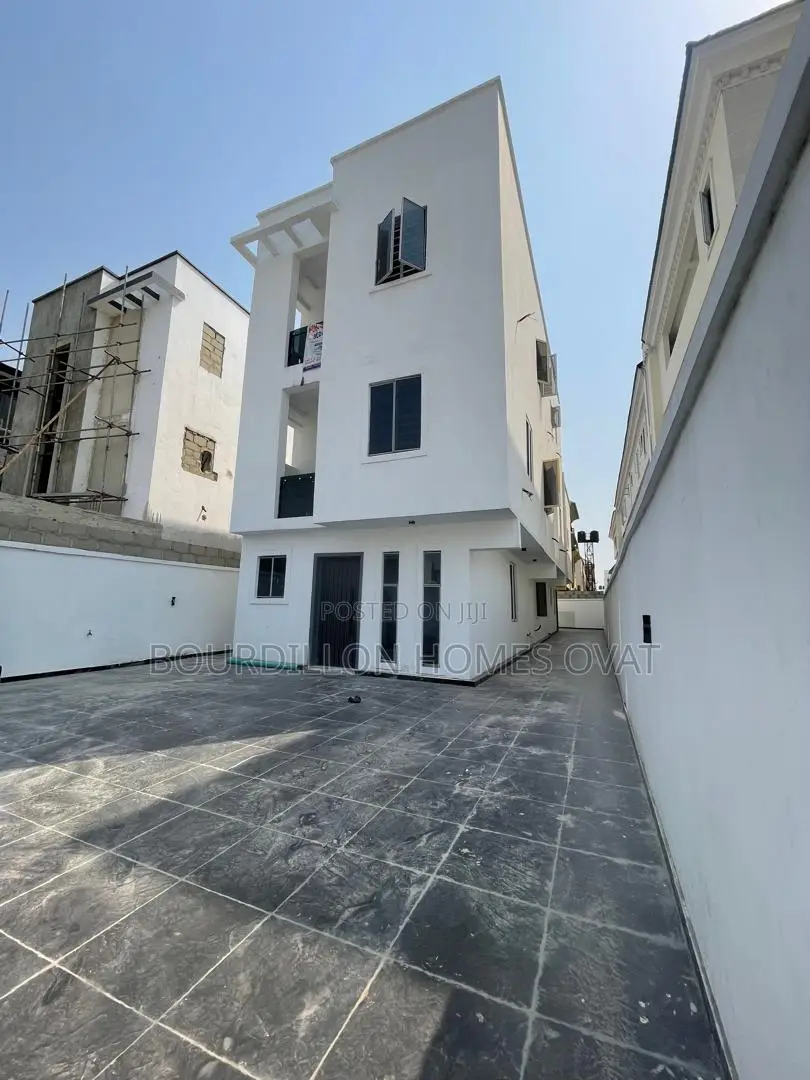 5bdrm Duplex in Lekki Phase 1 for sale in Lekki Phase 1