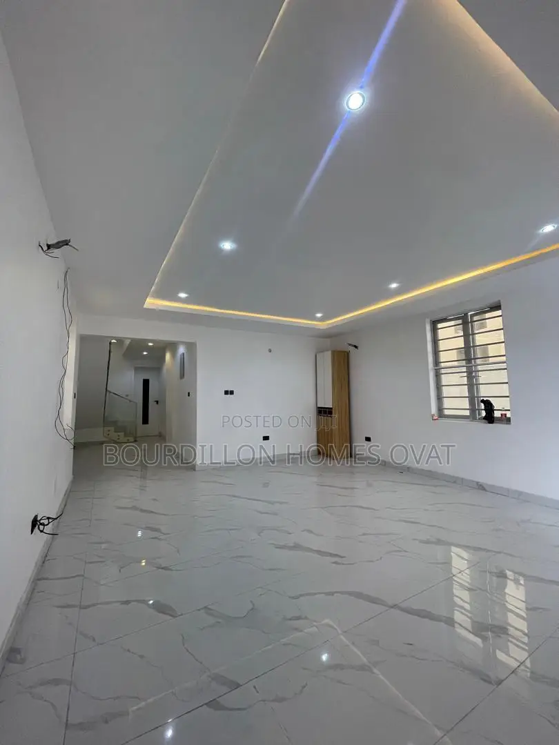 5bdrm Duplex in Lekki Phase 1 for sale in Lekki Phase 1