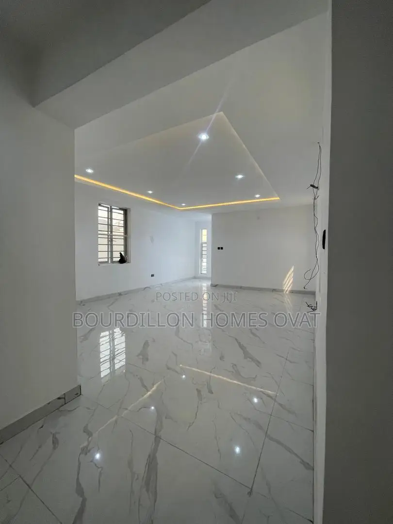 5bdrm Duplex in Lekki Phase 1 for sale in Lekki Phase 1