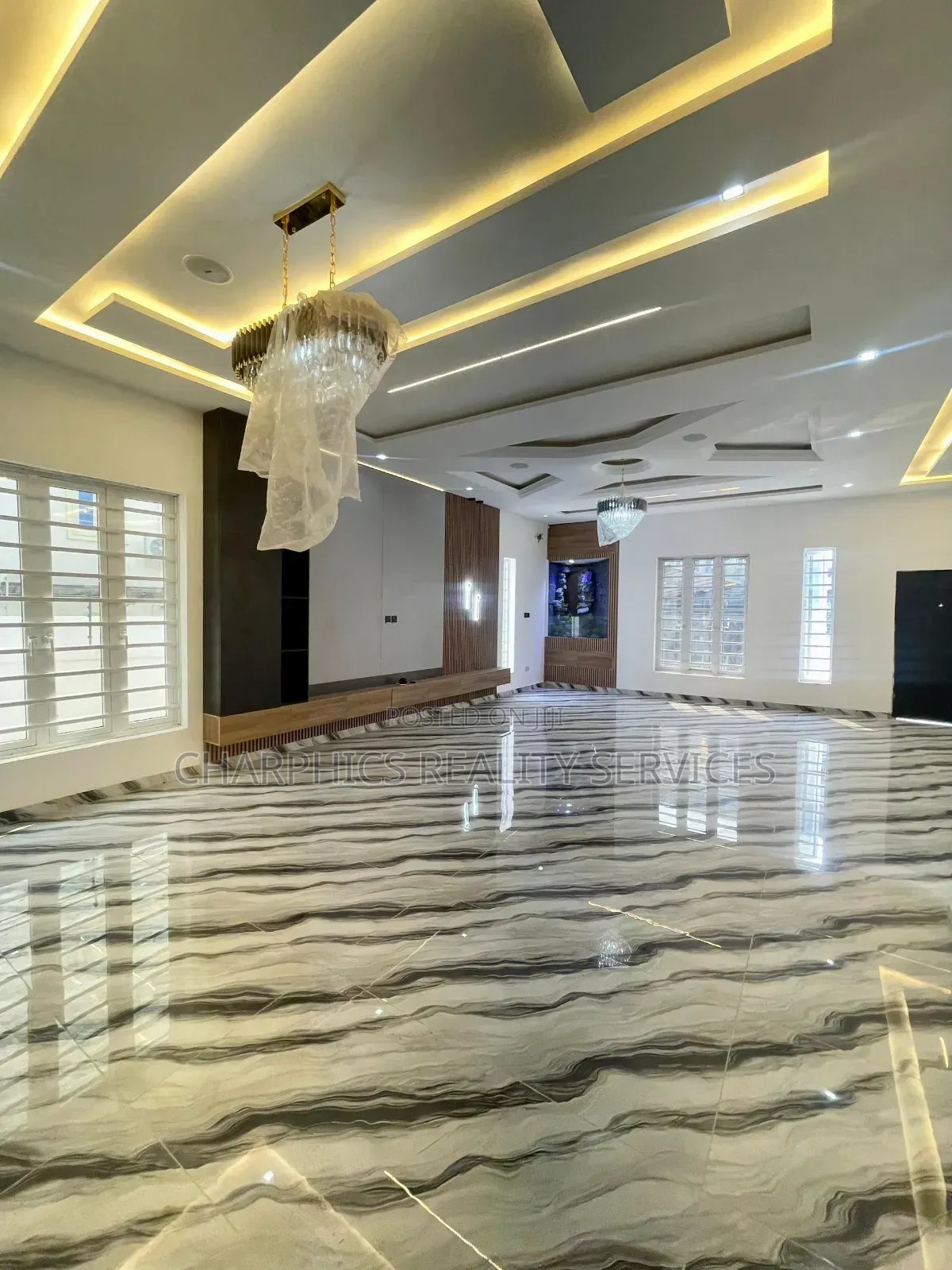 5bdrm Duplex in Ikota for sale in Ikota