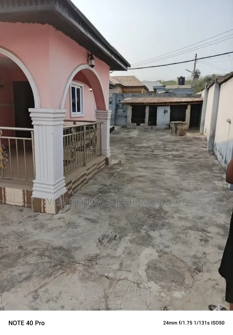 5bdrm Bungalow in Akure for sale in Akure