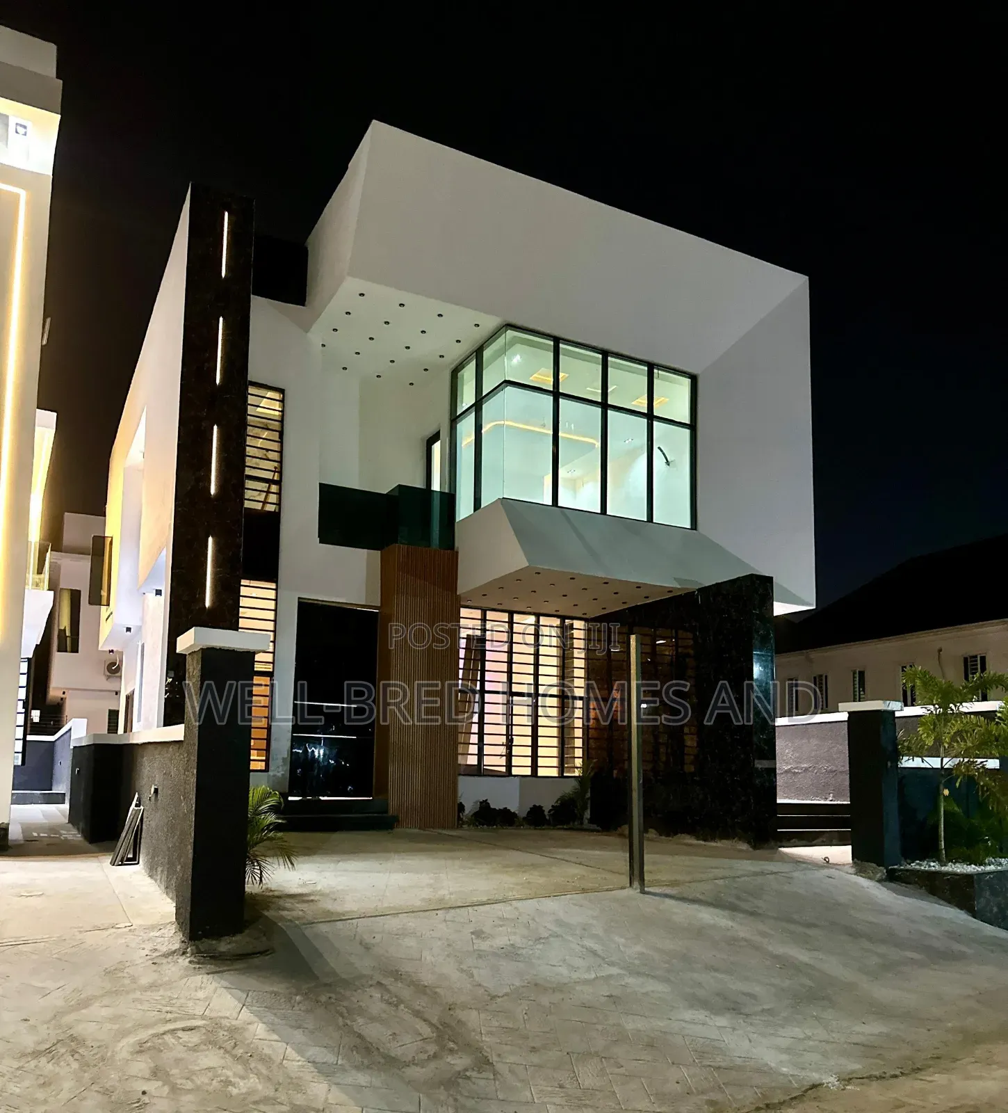 5 Bedroom Luxury Home With Cinema, Swimming Pool and Rooftop in Lekki