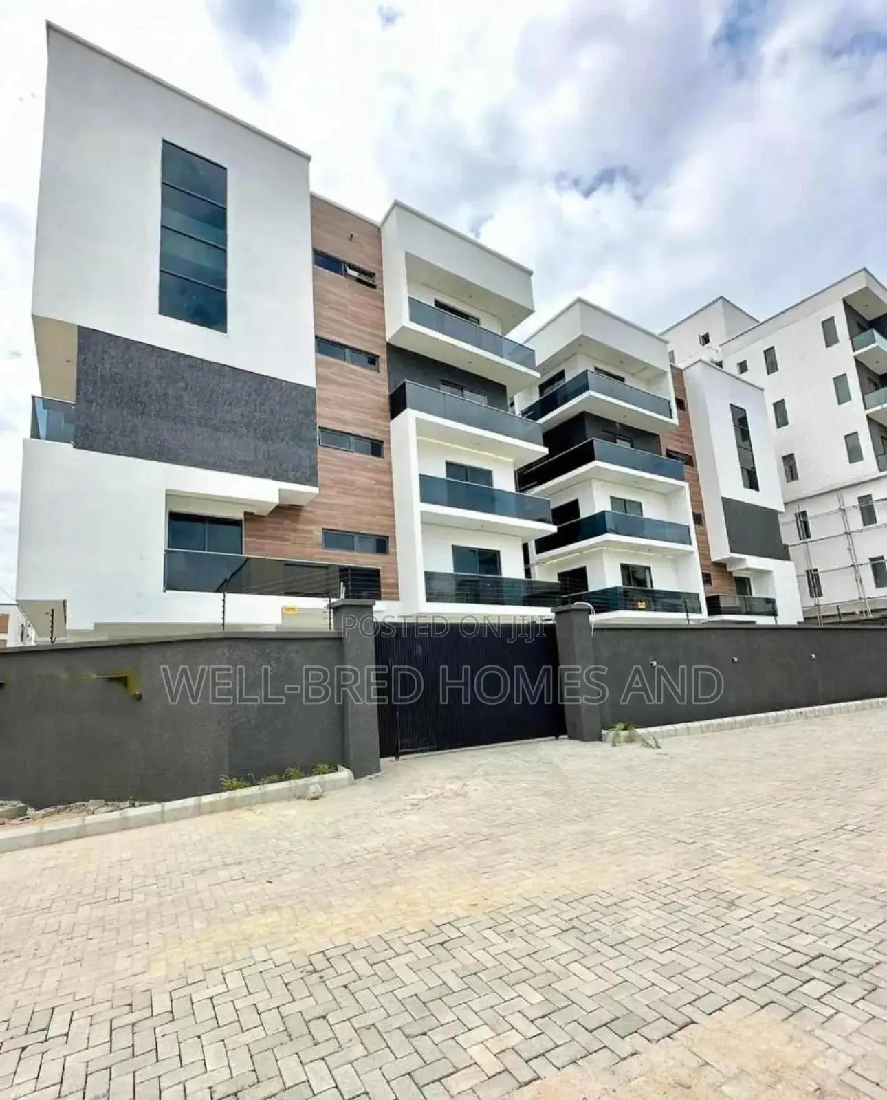 2bdrm Apartment In Lekki Phase 1 For Sale in Lekki Phase 1