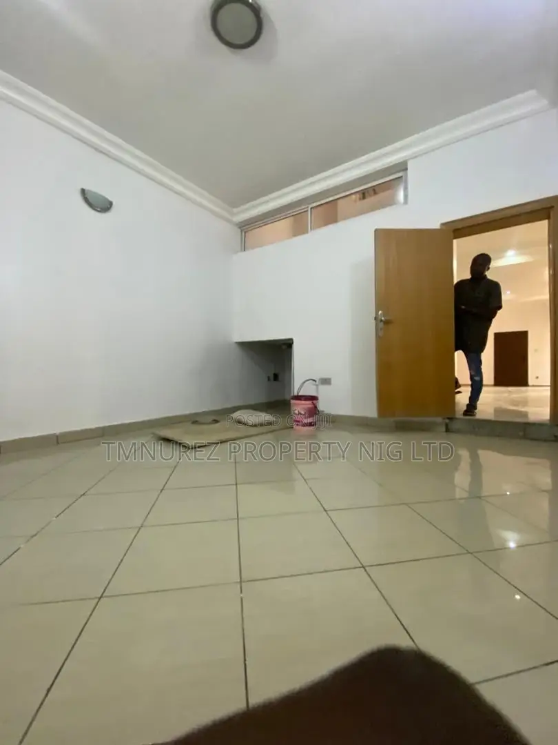 4bdrm Duplex in Off Admiralty, Lekki Phase 1 for rent in Lekki Phase 1