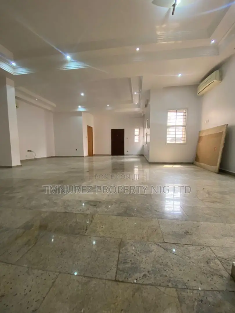 4bdrm Duplex in Off Admiralty, Lekki Phase 1 for rent in Lekki Phase 1