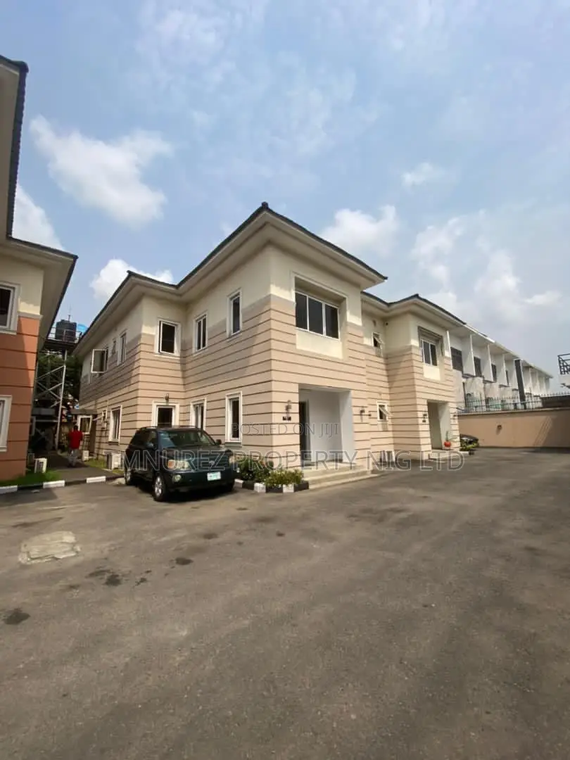 4bdrm Duplex in Off Admiralty, Lekki Phase 1 for rent in Lekki Phase 1