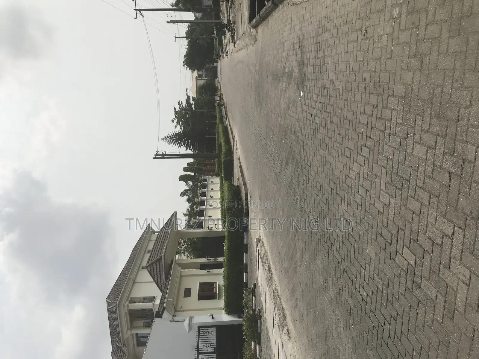 4bdrm Duplex in Off Admiralty, Lekki Phase 1 for rent in Lekki Phase 1