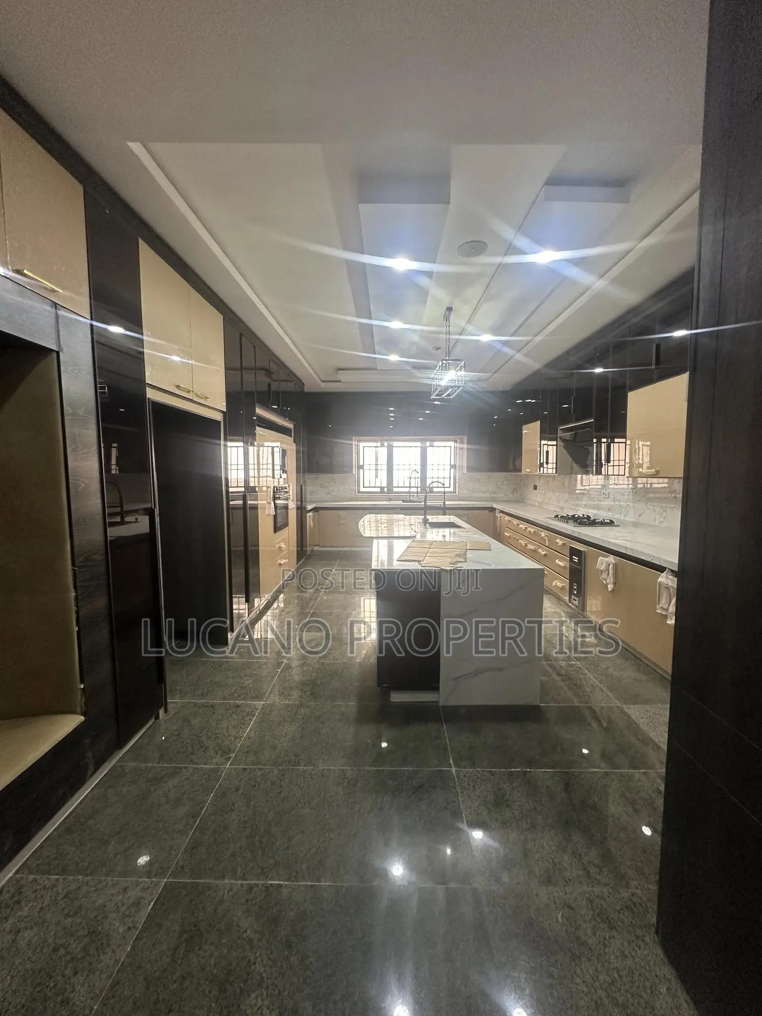 6bdrm Duplex in Guzape Main for sale in Guzape District