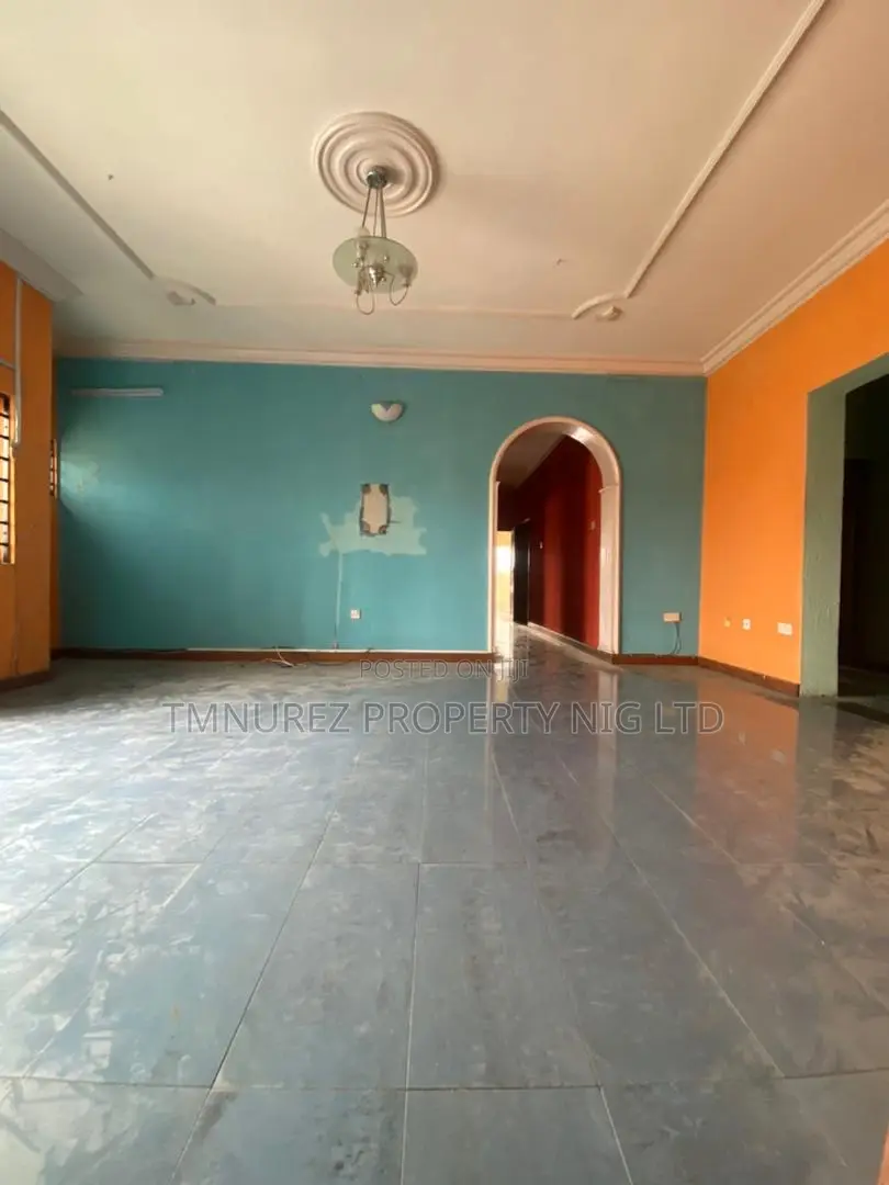 4bdrm Apartment in Off Admiralty, Lekki Phase 1 for rent in Lekki Phase 1