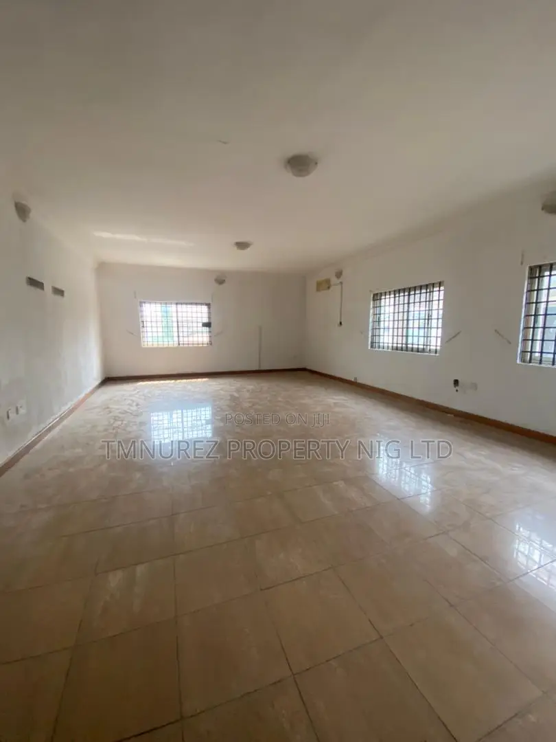 4bdrm Apartment in Off Admiralty, Lekki Phase 1 for rent in Lekki Phase 1