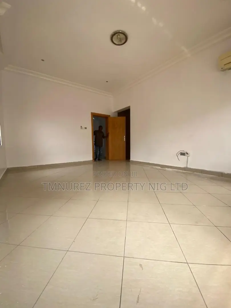 4bdrm Duplex in Lekki Off Admiralty for rent in Lekki Phase 1