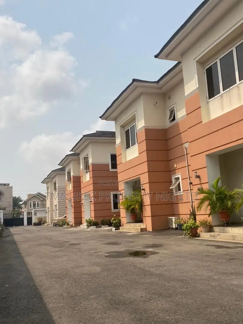 4bdrm Duplex in Lekki Off Admiralty for rent in Lekki Phase 1