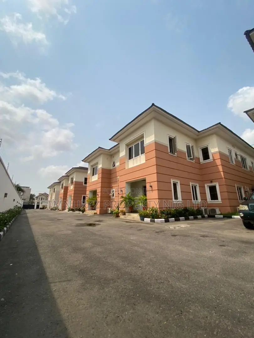 4bdrm Duplex in Lekki Off Admiralty for rent in Lekki Phase 1
