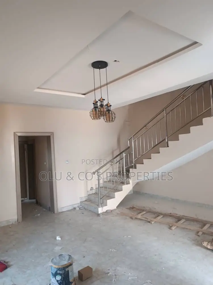 4bdrm Townhouse / Terrace in Palm Heights Estate, Lugbe District in Lugbe District