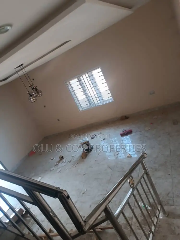 4bdrm Townhouse / Terrace in Palm Heights Estate, Lugbe District in Lugbe District