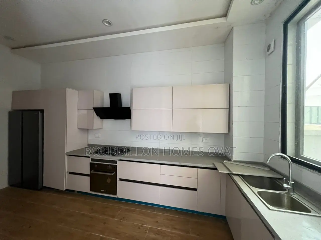 4bdrm Duplex in Lekki Phase 1 for sale in Lekki Phase 1