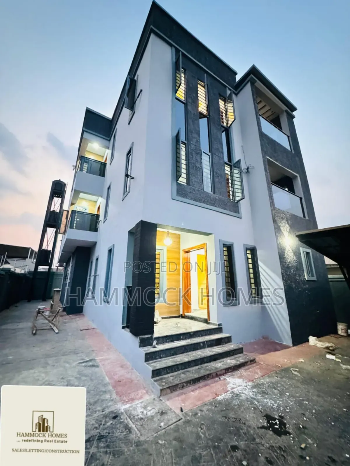 4bdrm Penthouse in Kolapo Ishola Gra, Akobo for sale in Akobo