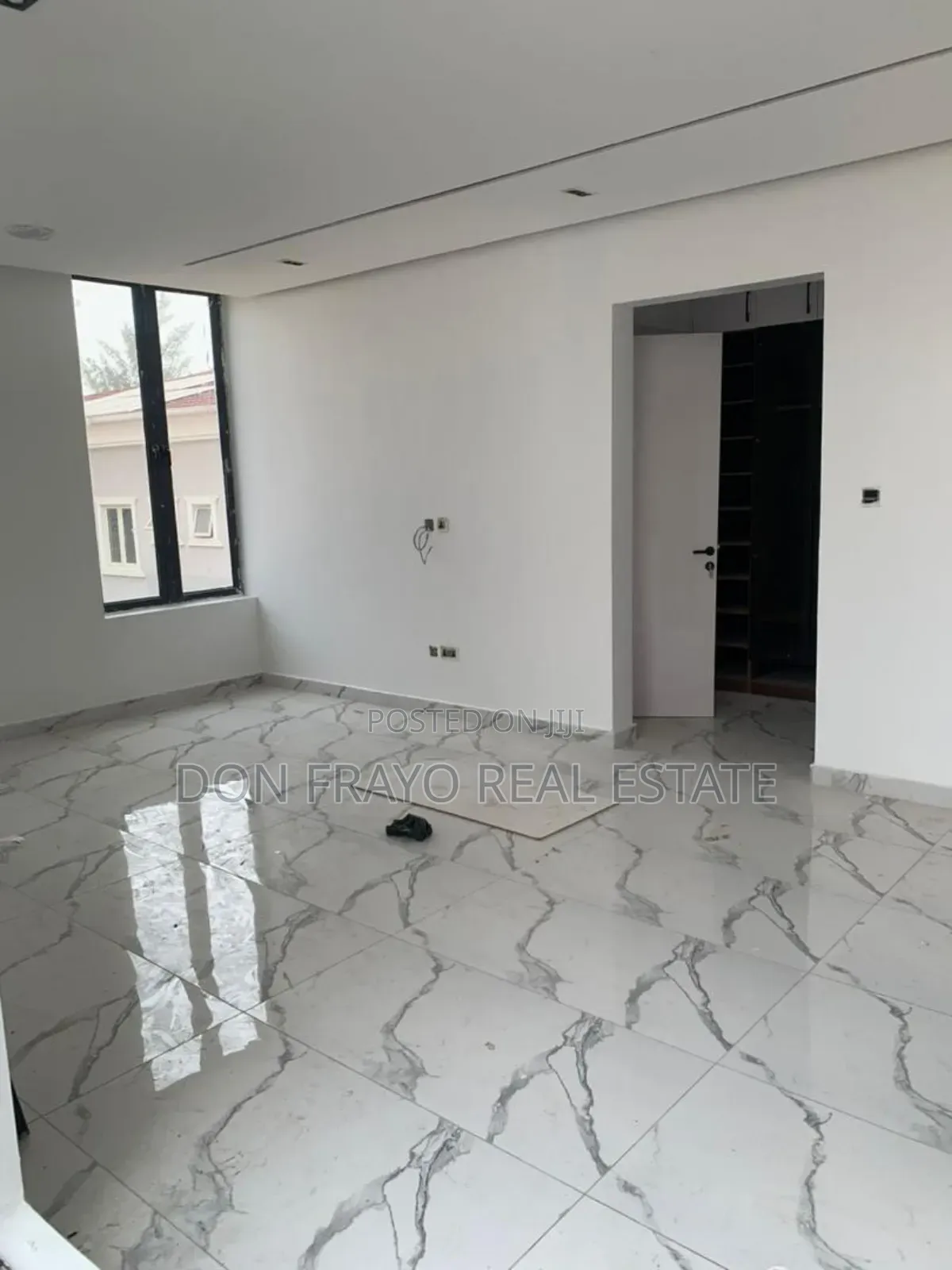5bdrm Duplex in Off Fola Osibo, Lekki Phase 1 for sale in Lekki Phase 1