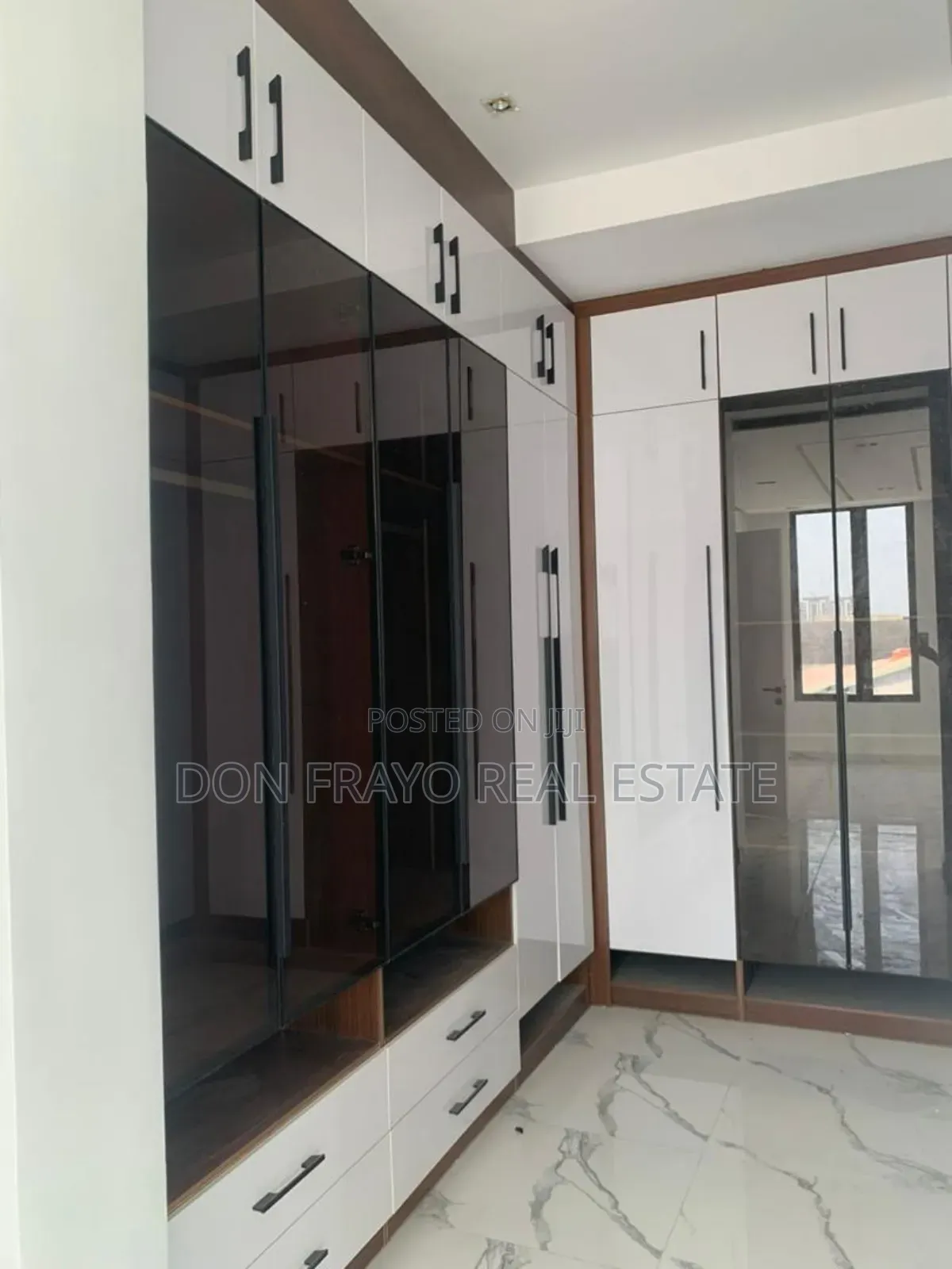 5bdrm Duplex in Off Fola Osibo, Lekki Phase 1 for sale in Lekki Phase 1