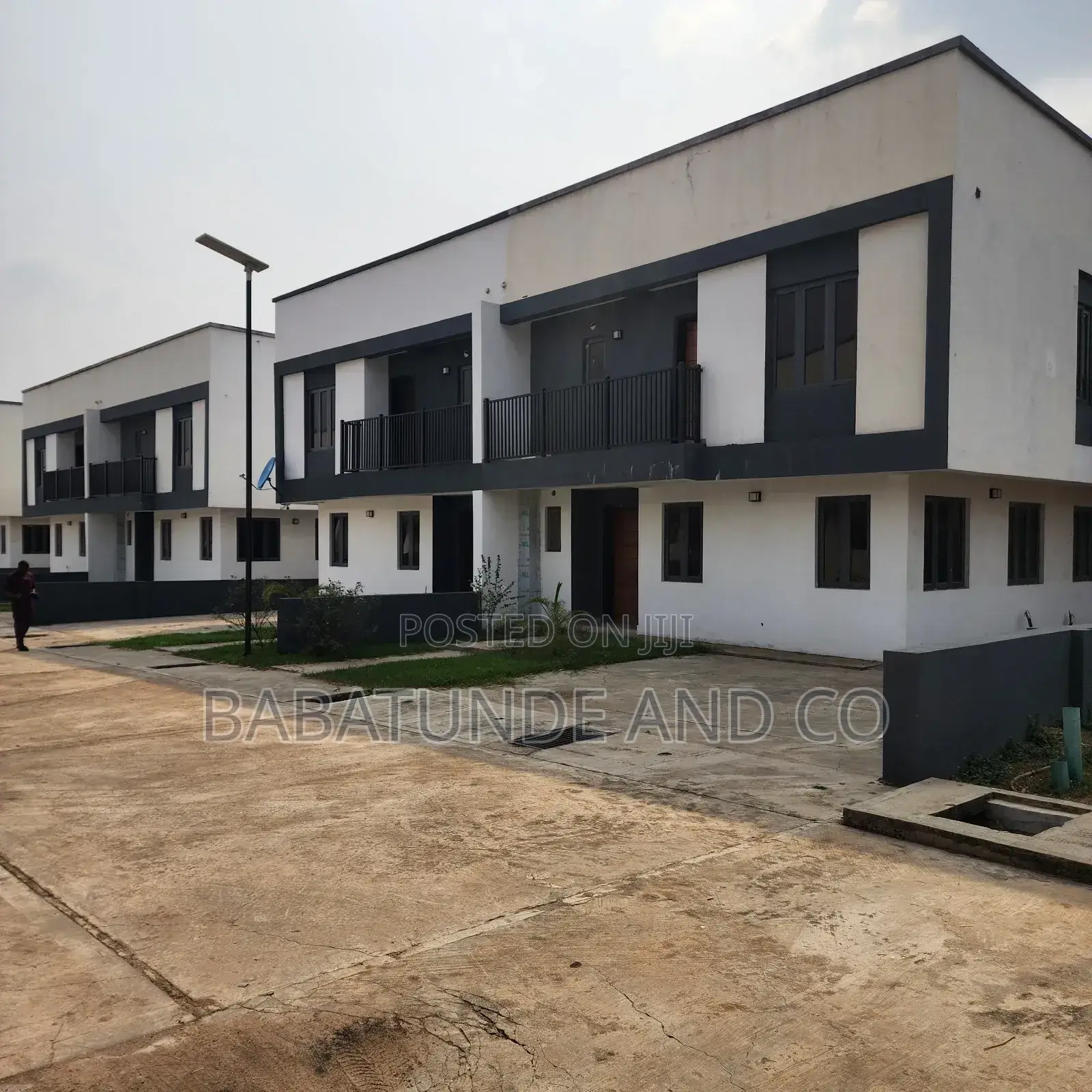4bdrm Duplex in Jericho for sale in Jericho