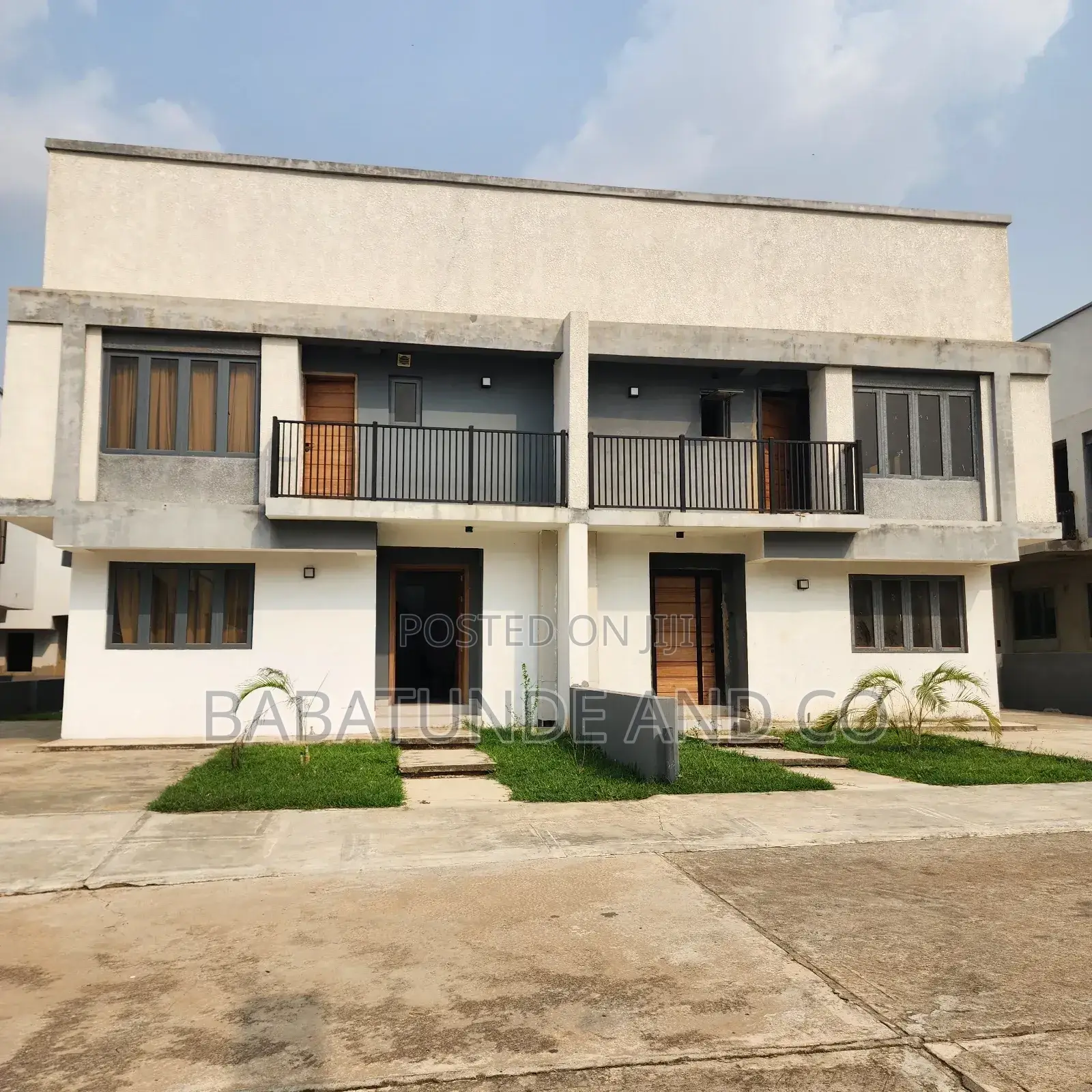 4bdrm Duplex in Jericho for sale in Jericho