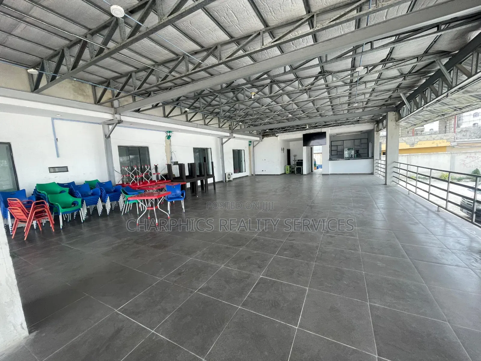 Building on 4floors Facing Water Front at Admiralty Rd Lekki 1 in Lekki Phase 1
