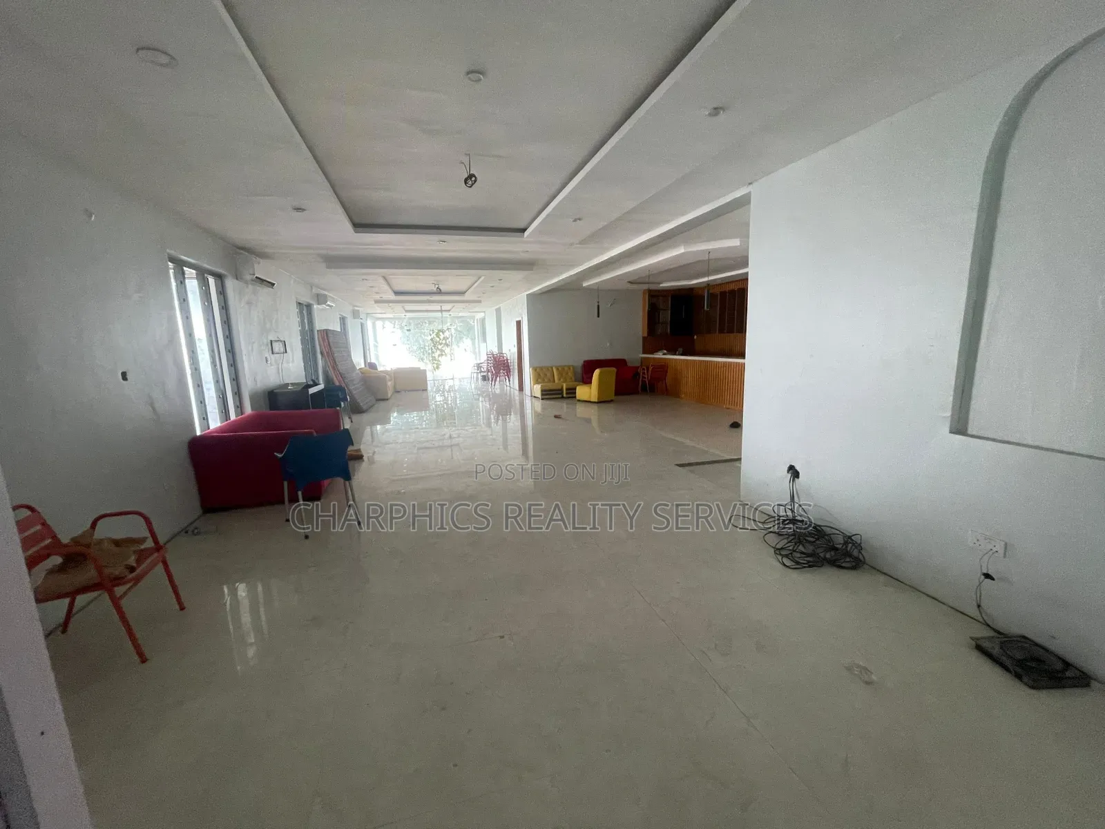 Building on 4floors Facing Water Front at Admiralty Rd Lekki 1 in Lekki Phase 1