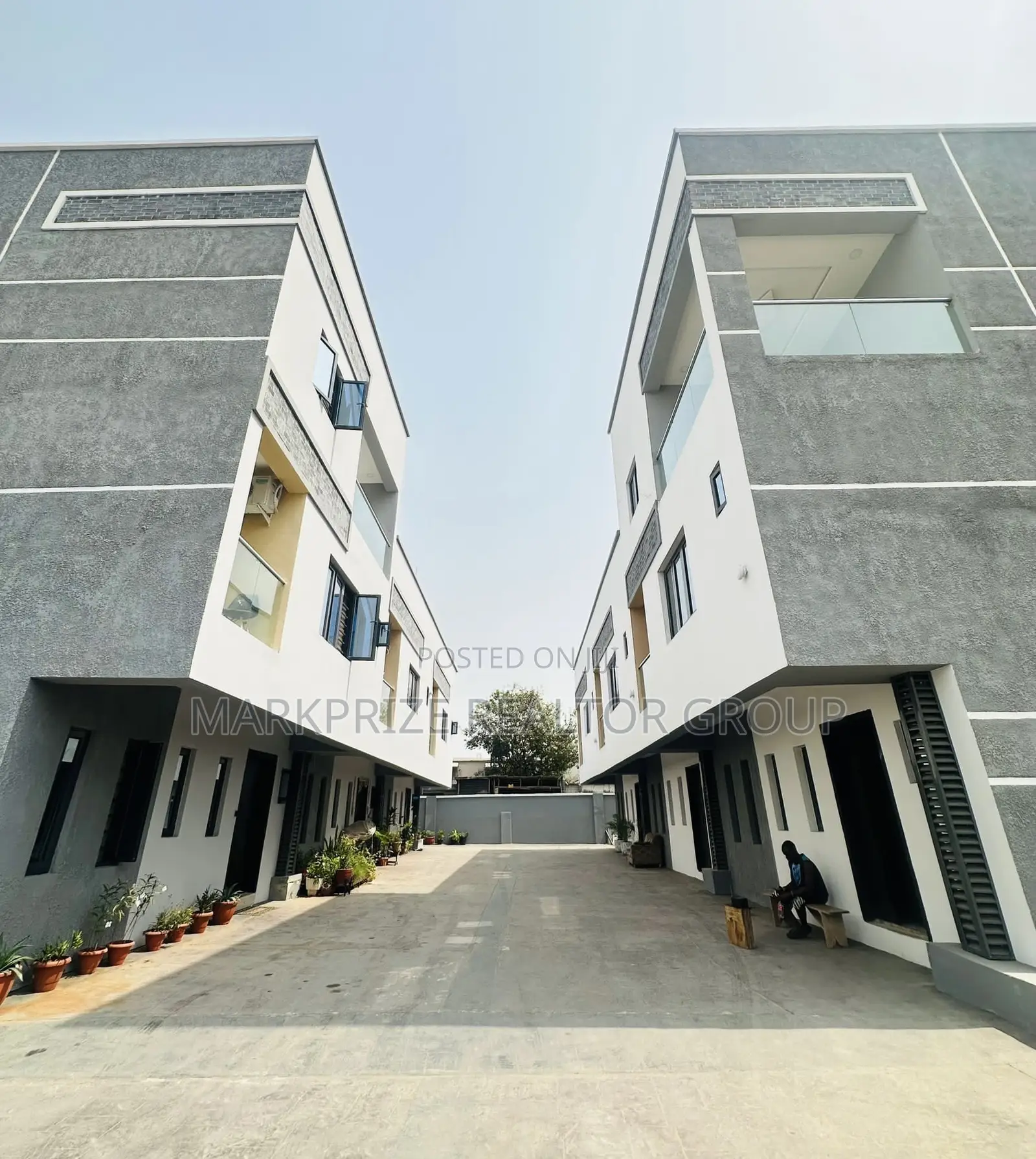 4bdrm Terrace Duplex In Ilupeju Lagos For Sale in Ilupeju