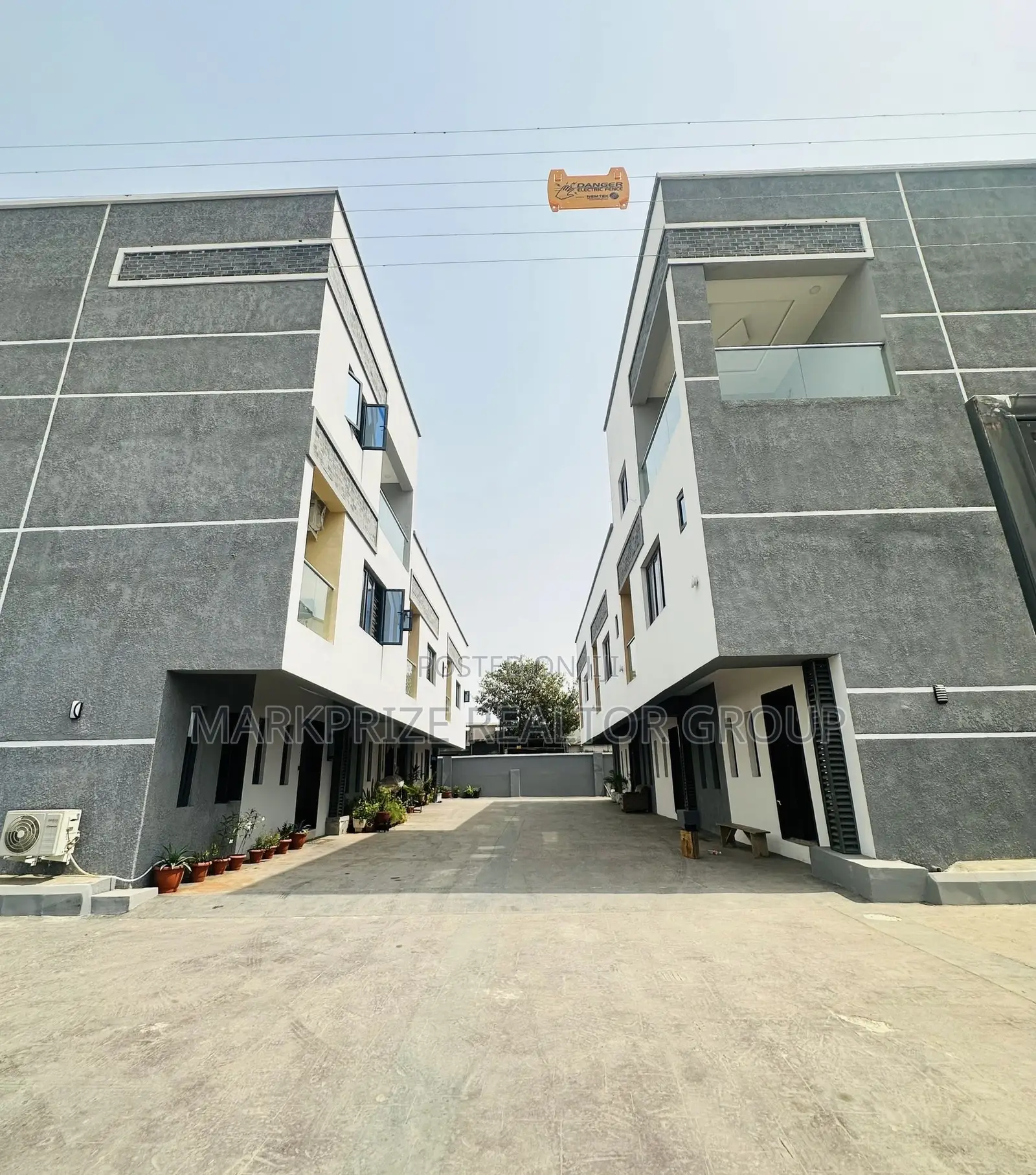 4bdrm Terrace Duplex In Ilupeju Lagos For Sale in Ilupeju