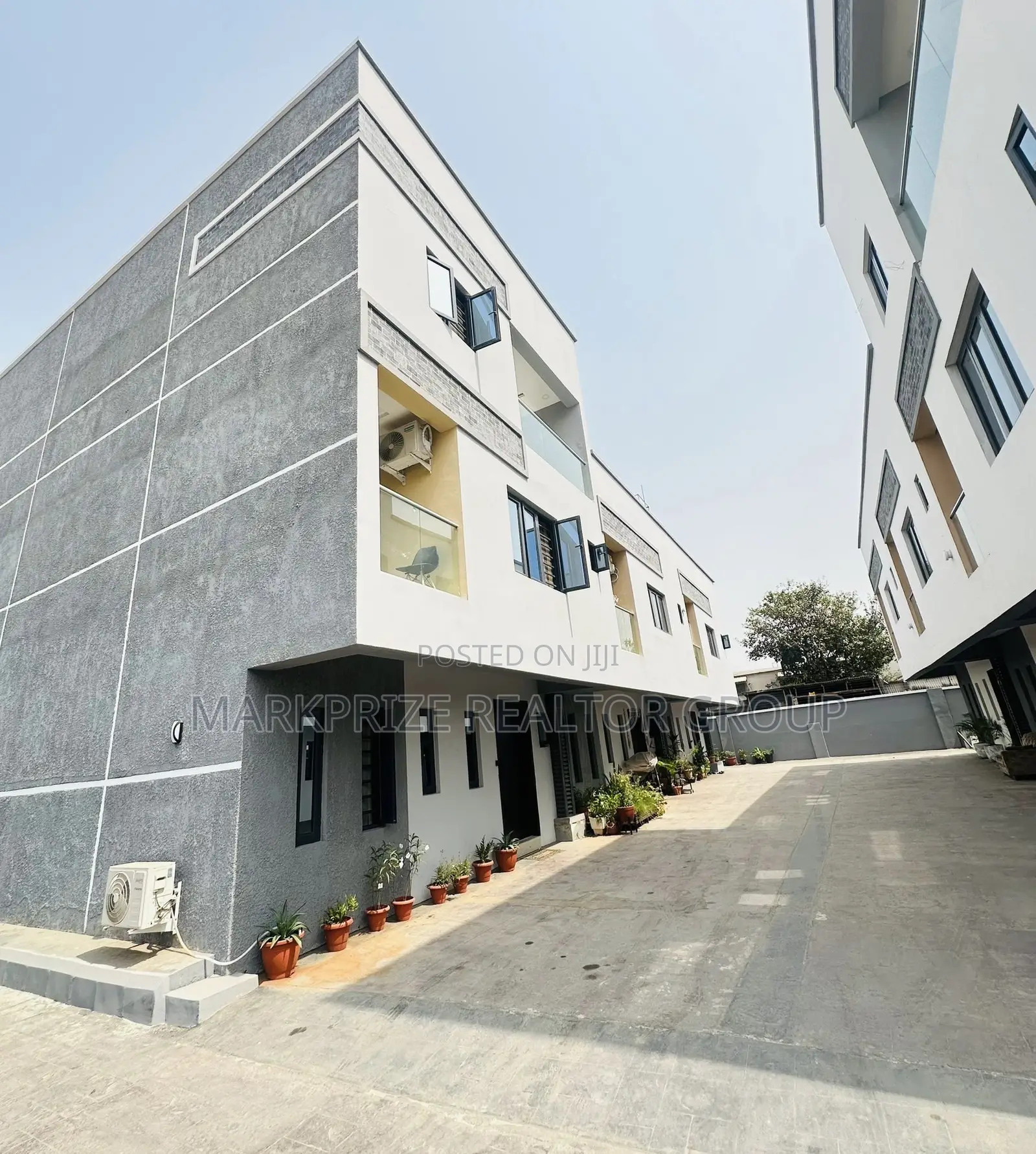 4bdrm Terrace Duplex In Ilupeju Lagos For Sale in Ilupeju