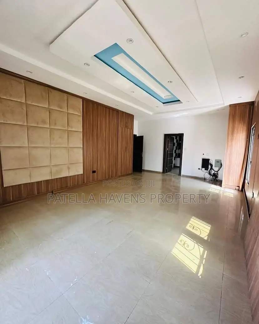 5bdrm Duplex in Idu Industrial for sale in Idu Industrial