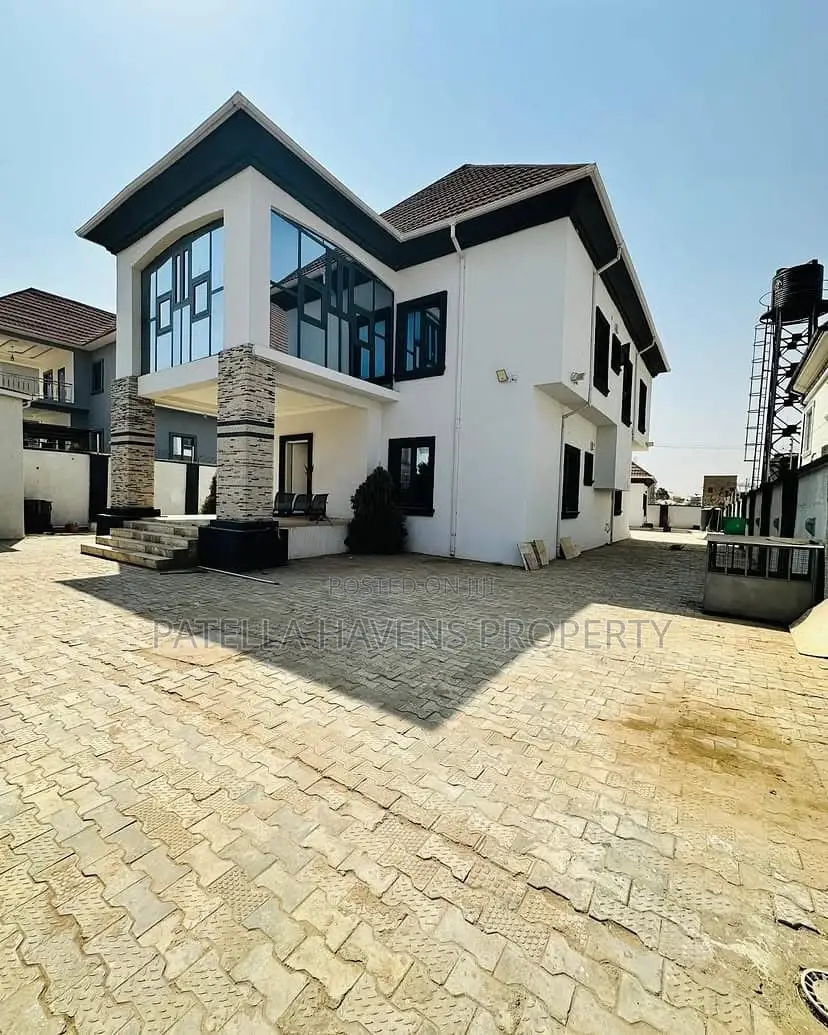 5bdrm Duplex in Idu Industrial for sale in Idu Industrial