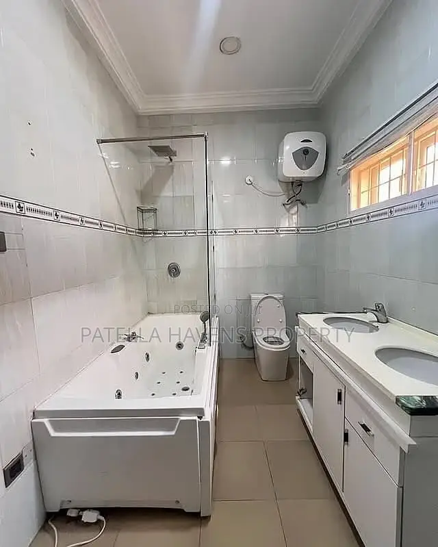 5bdrm Duplex in Life Camp for sale in Life Camp
