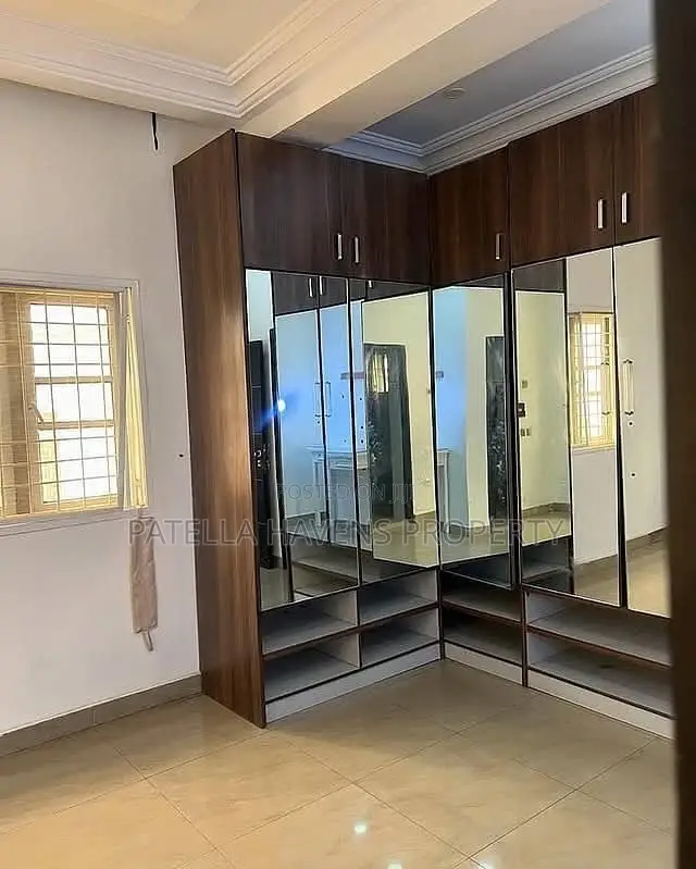 5bdrm Duplex in Life Camp for sale in Life Camp