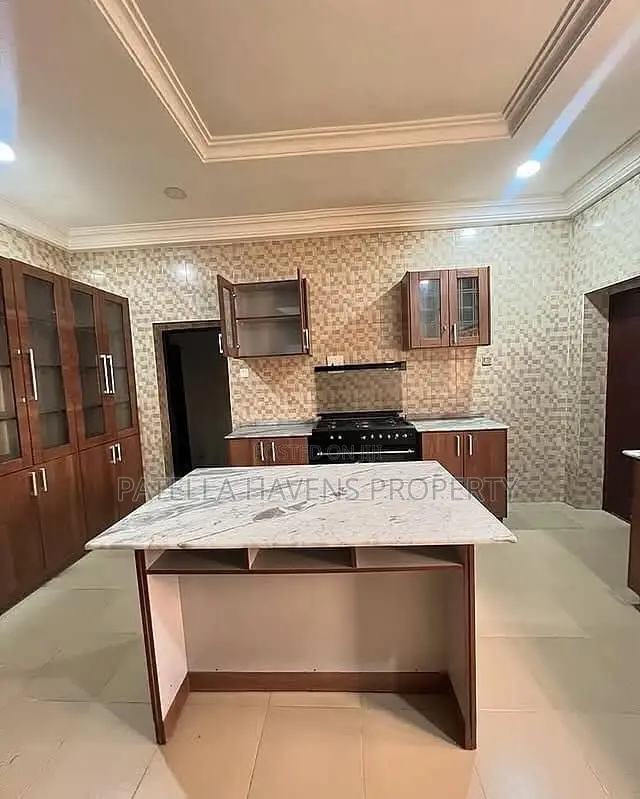 5bdrm Duplex in Life Camp for sale in Life Camp