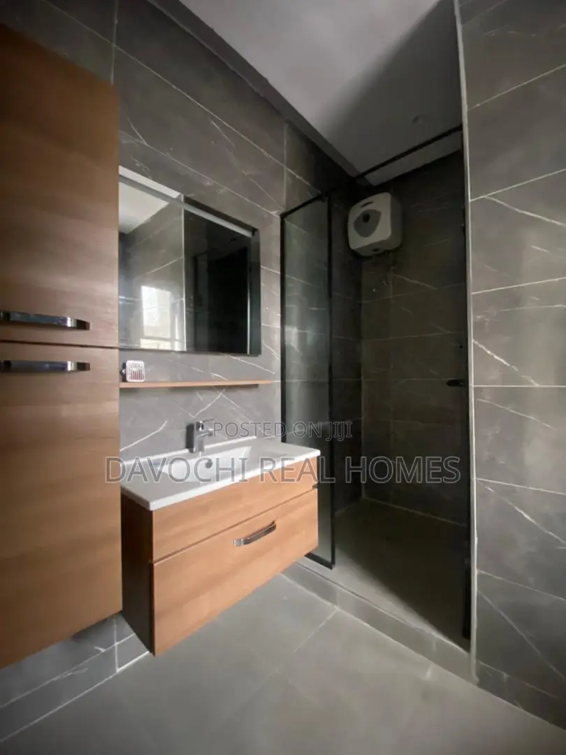 2bdrm Apartment In Lekki Phase1 Close For Rent in Lekki Phase 1