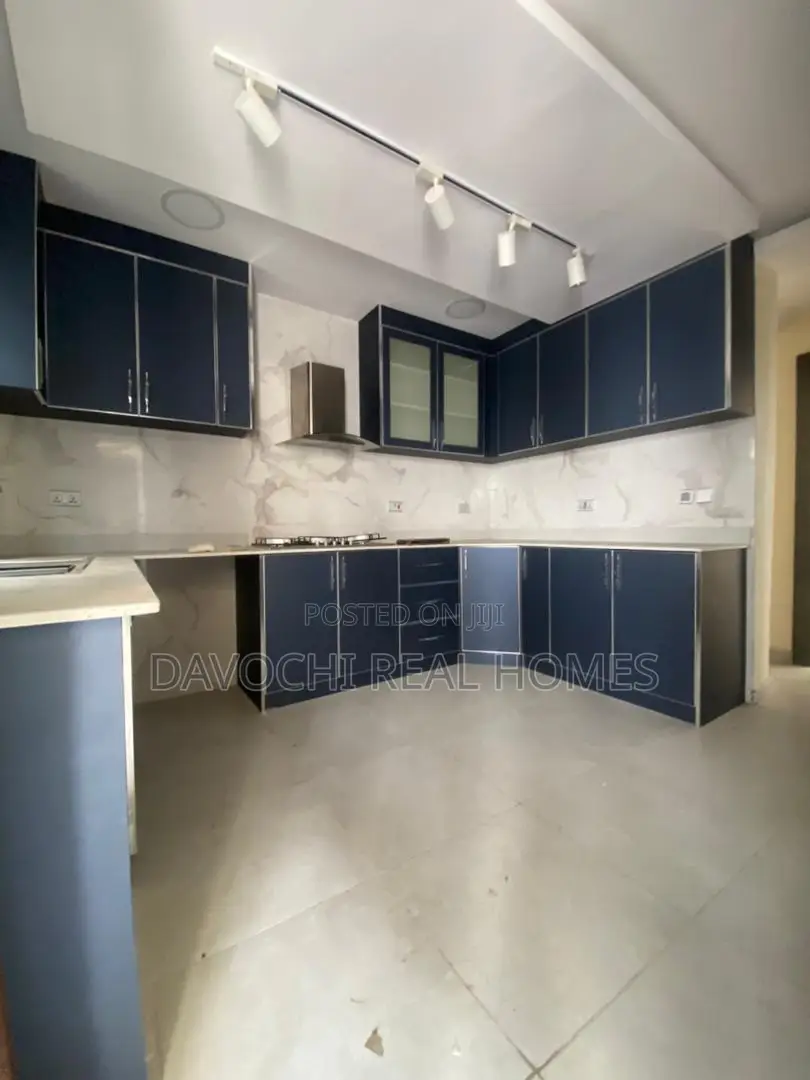 2bdrm Apartment In Lekki Phase1 Close For Rent in Lekki Phase 1
