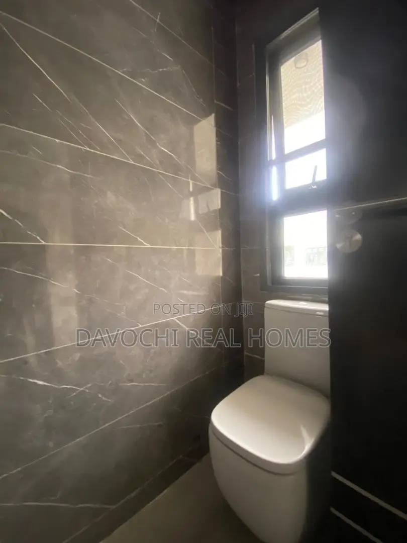 2bdrm Apartment In Lekki Phase1 Close For Rent in Lekki Phase 1