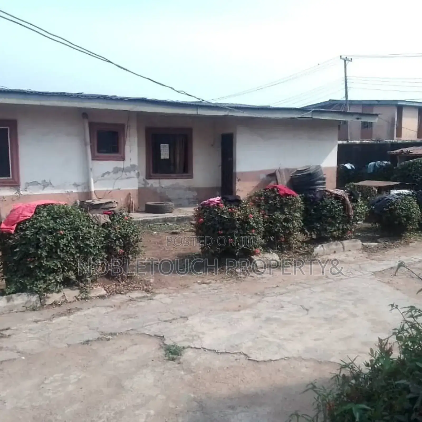 3bdrm Bungalow in Egbeda Lagos for sale in Egbeda