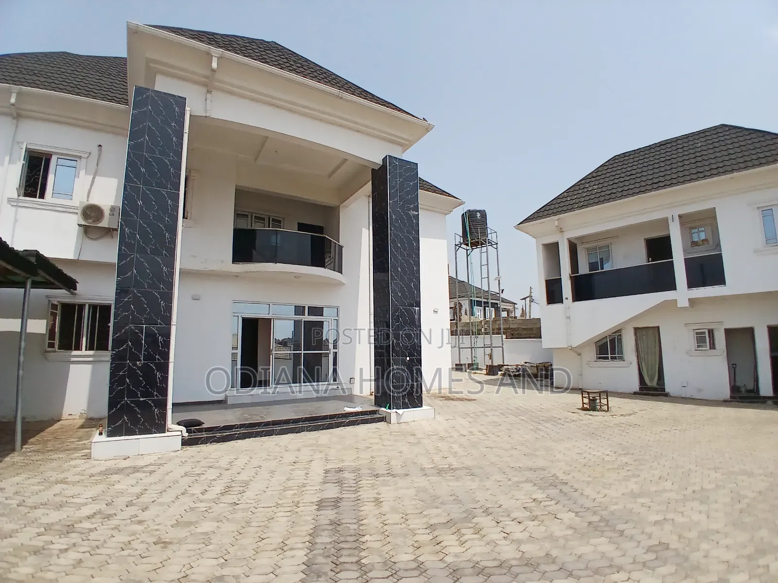 7bdrm Duplex in Adeoje Estate, Off for sale in Akala Express
