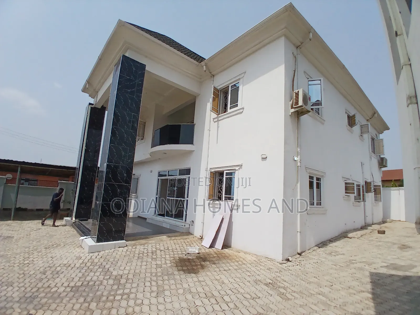 7bdrm Duplex in Adeoje Estate, Off for sale in Akala Express