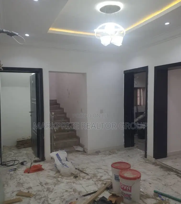 4bdrm Duplex in Magodo Gra Lagos for sale in Magodo