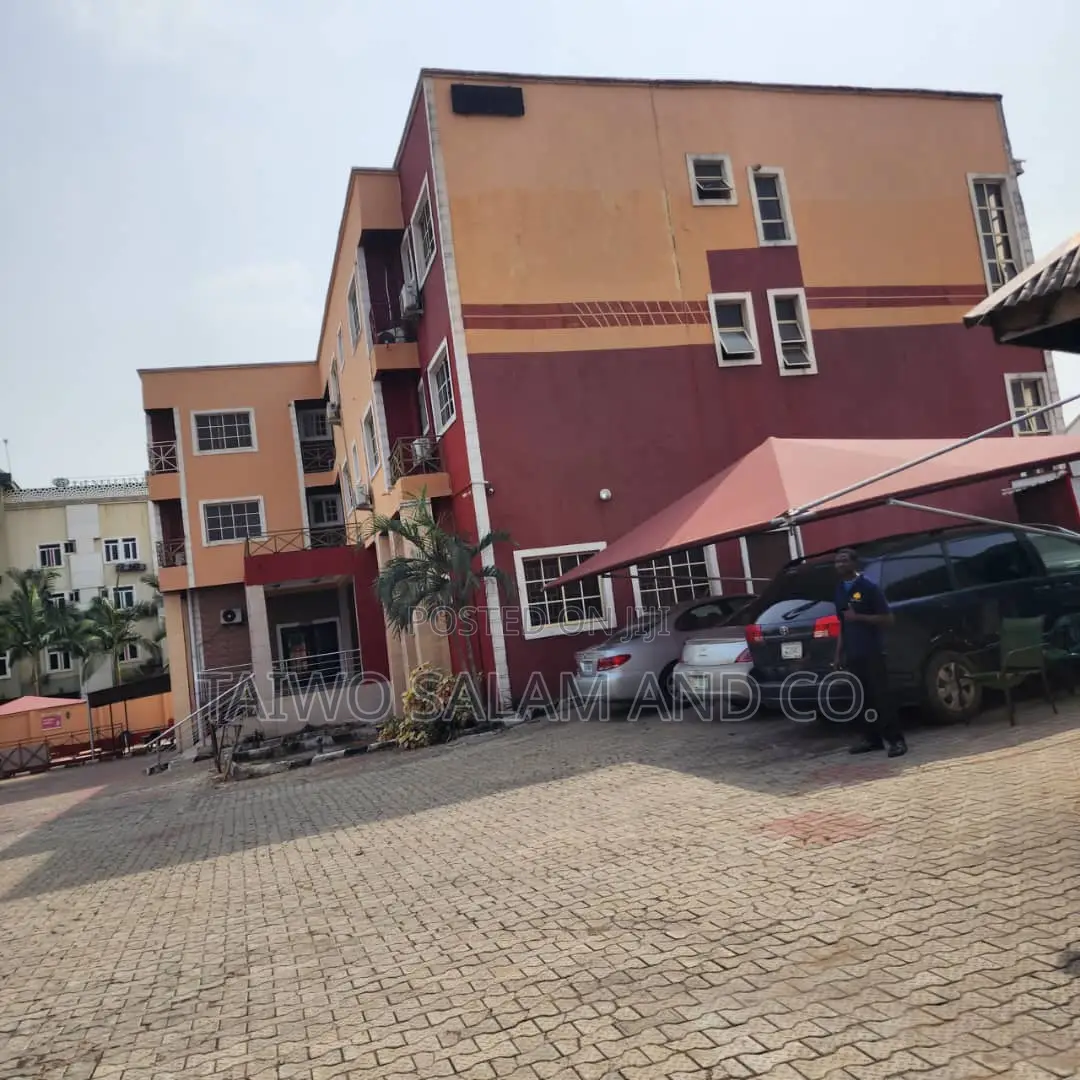 Neatly Used 24 Rooms Hotel Along Eleyele/Sango Road Ibadan in Eleyele