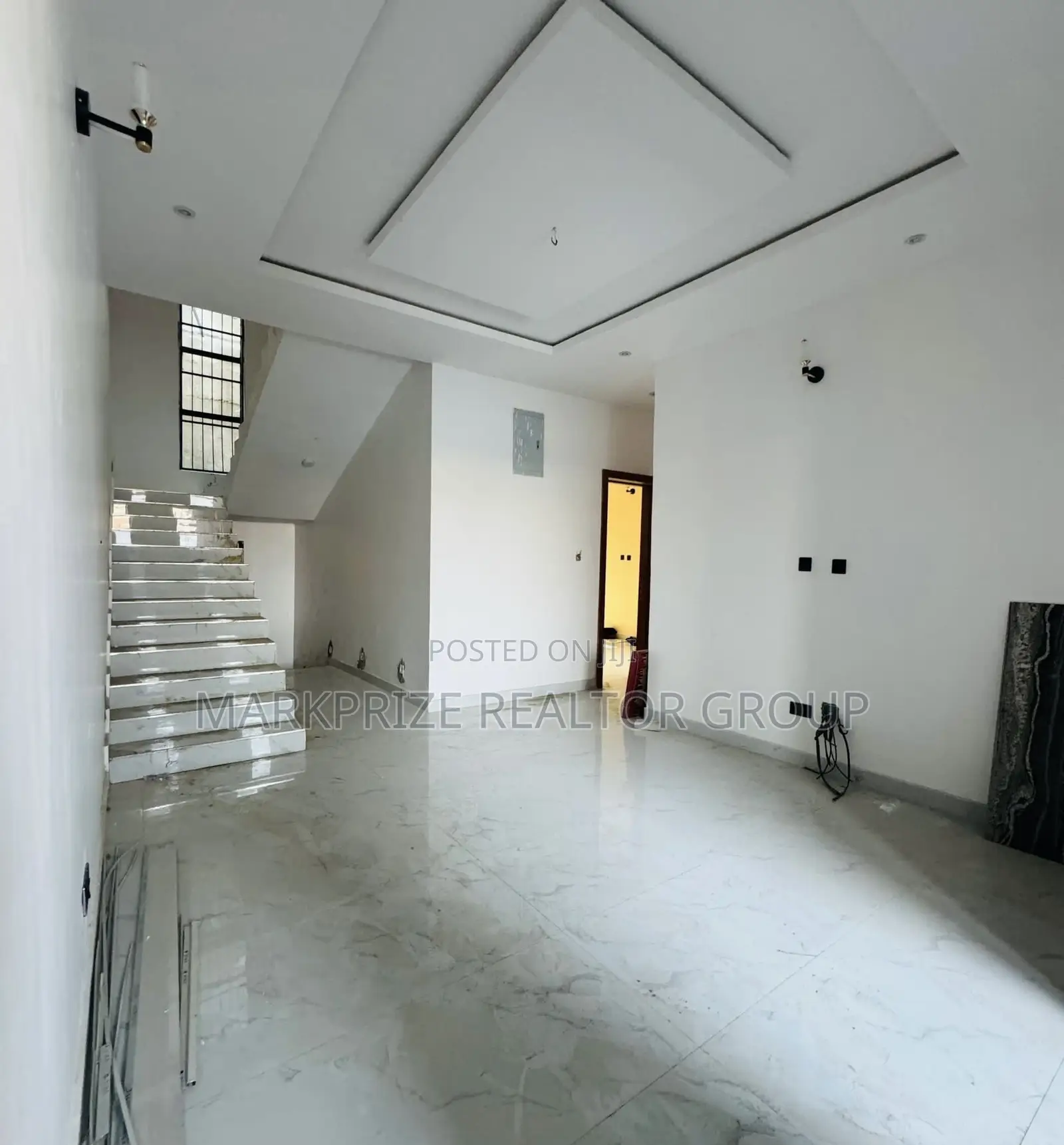 4bdrm Duplex in Opebi Ikeja Lagos for sale in Opebi