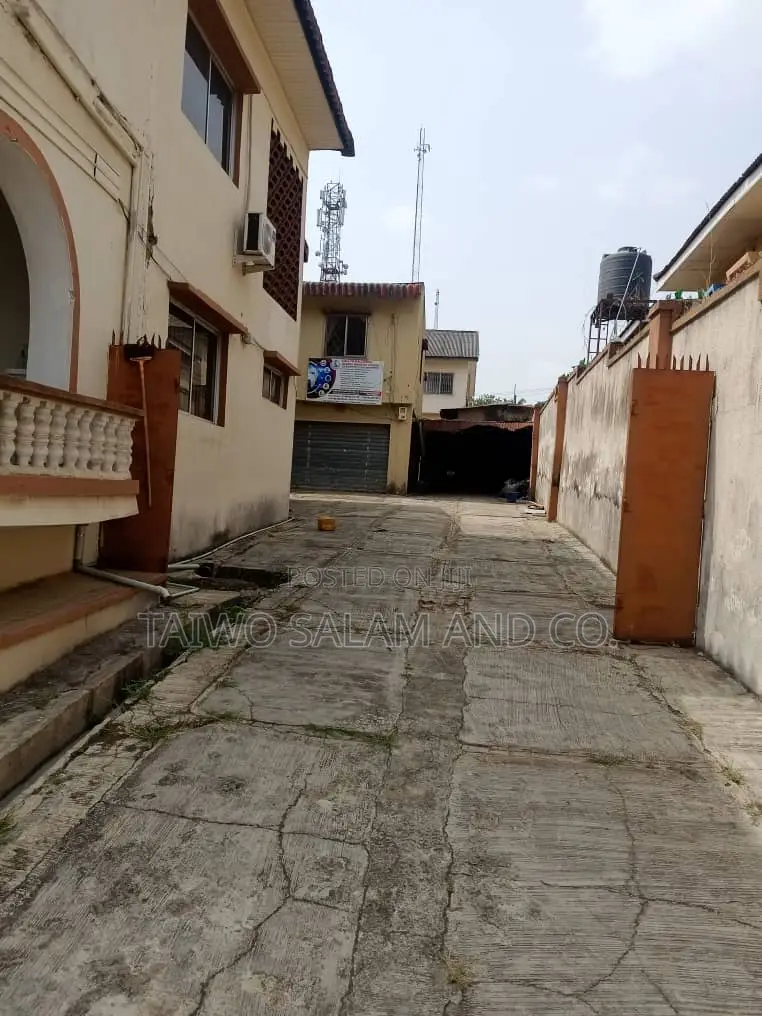 5bdrm Duplex in Bodija for sale in Bodija