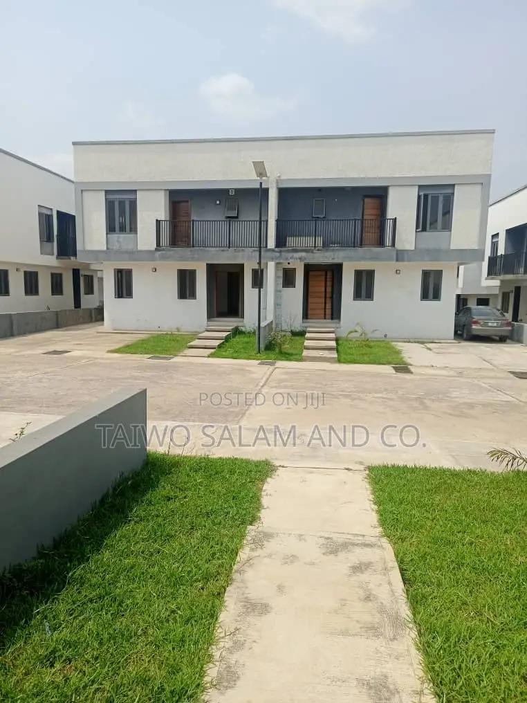 Furnished 4bdrm Duplex in Jericho for sale in Jericho