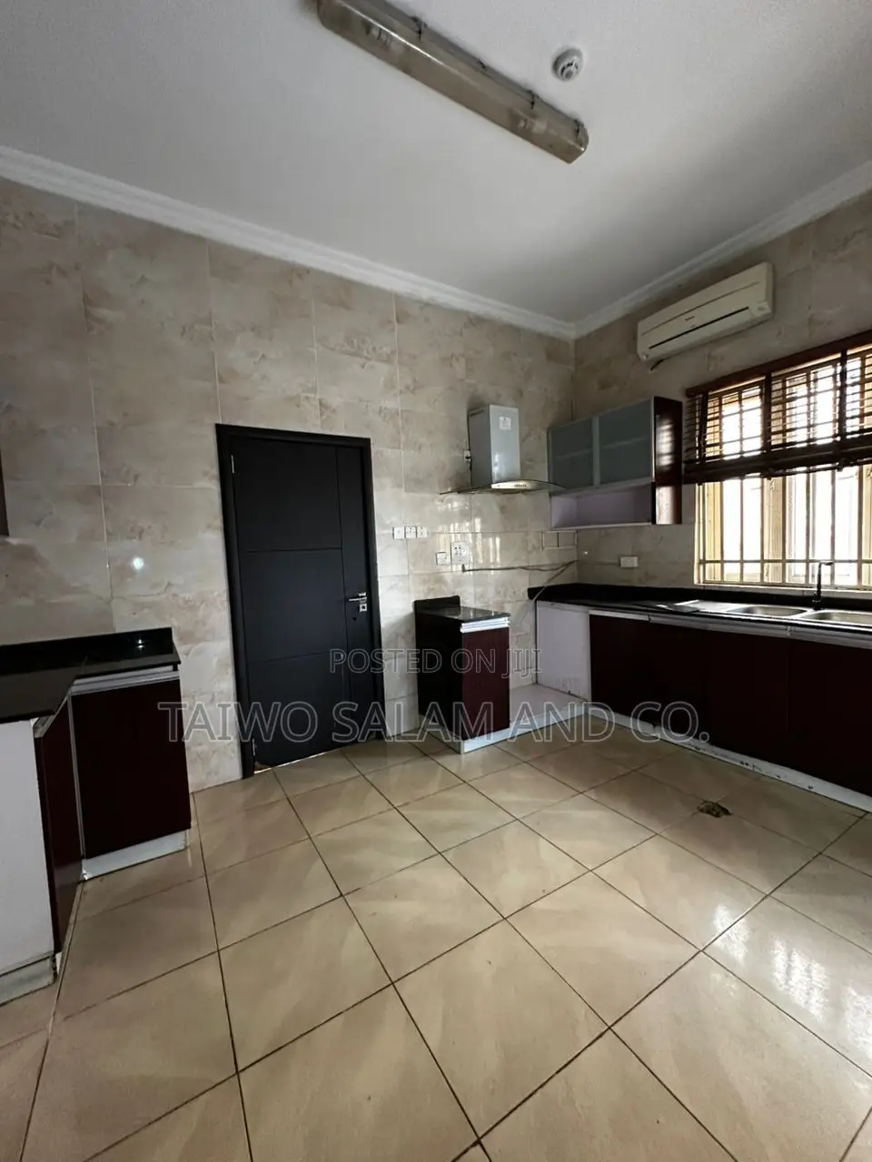 5bdrm Duplex in Agodi for sale in Agodi