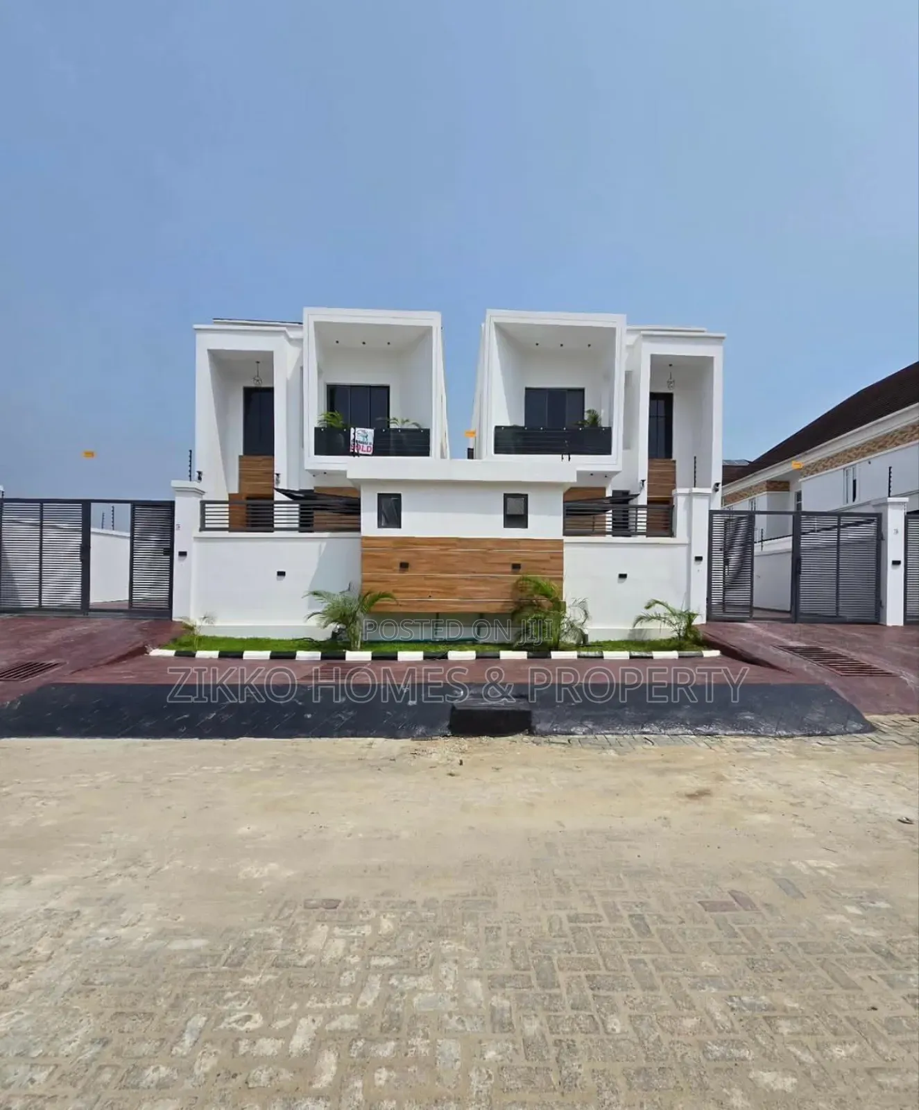 5bdrm Duplex in Chevron for sale in Chevron