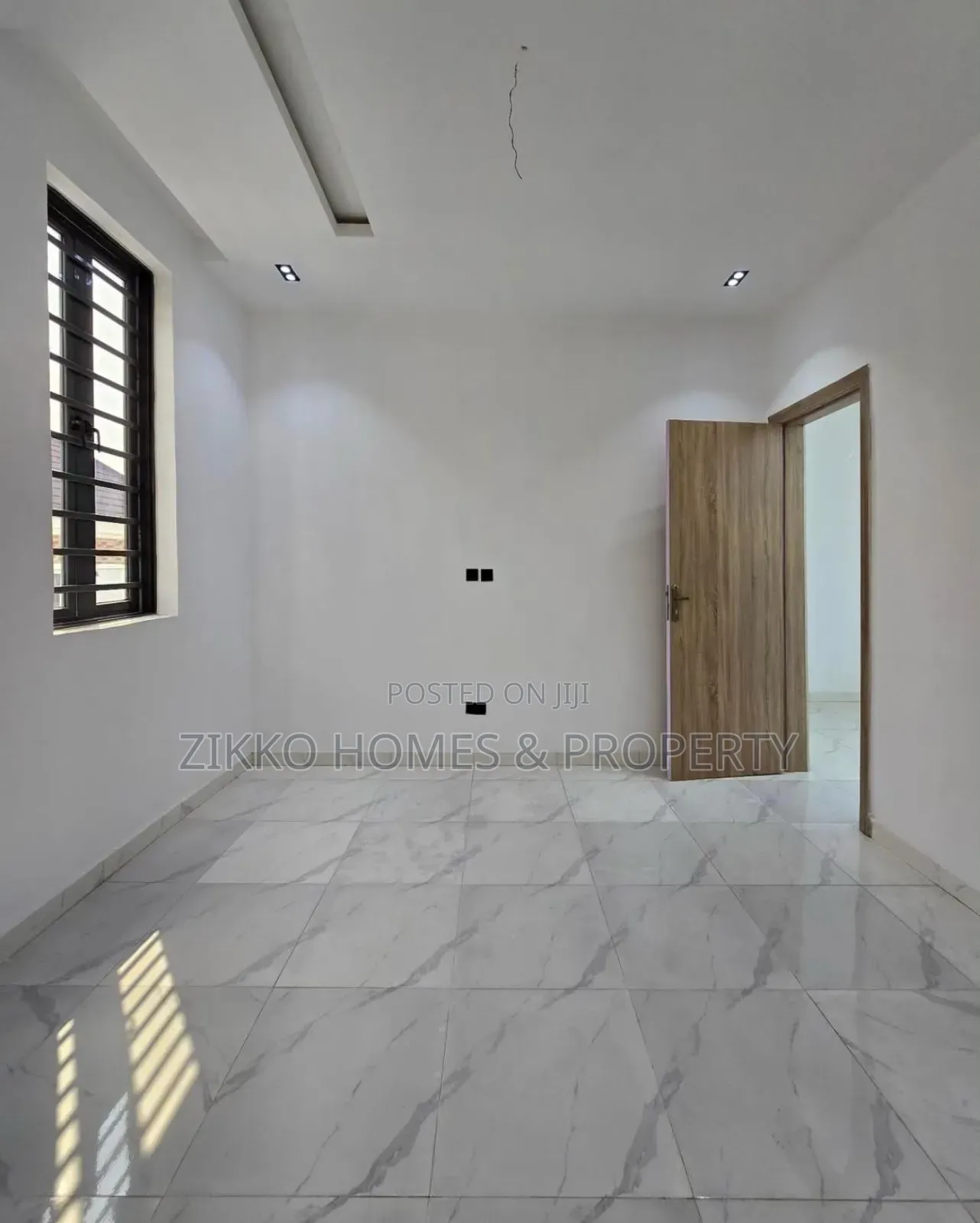 5bdrm Duplex in Chevron for sale in Chevron